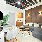 Charming Studio Near The Louvre Museum